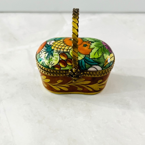 Authentic Limoges Picnic Basket Box Peint Main | Fruit Interior France Collectib - Picture 1 of 7